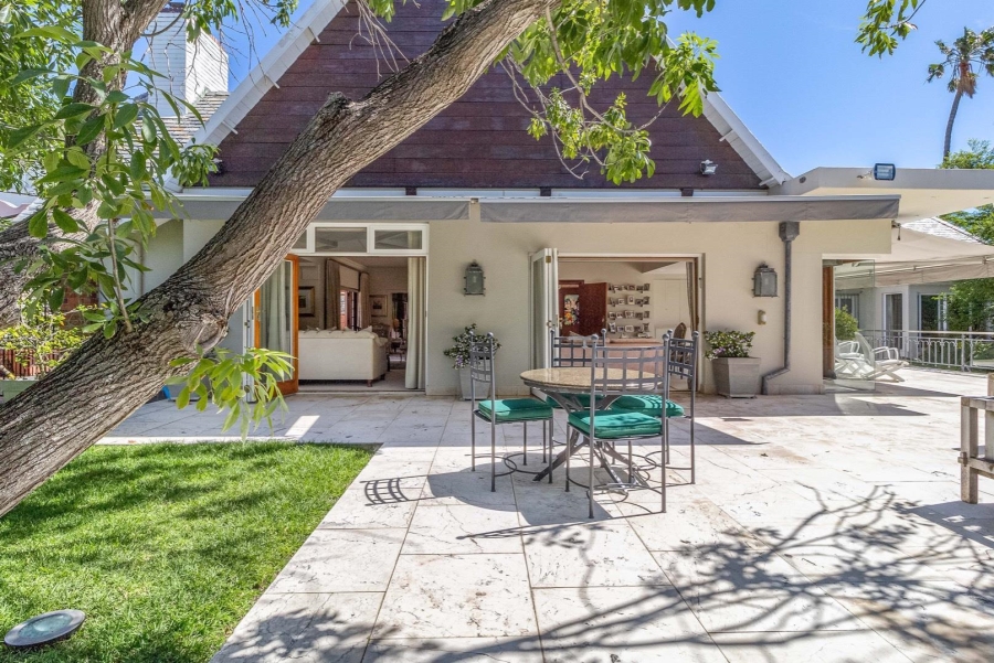 To Let 4 Bedroom Property for Rent in Fresnaye Western Cape